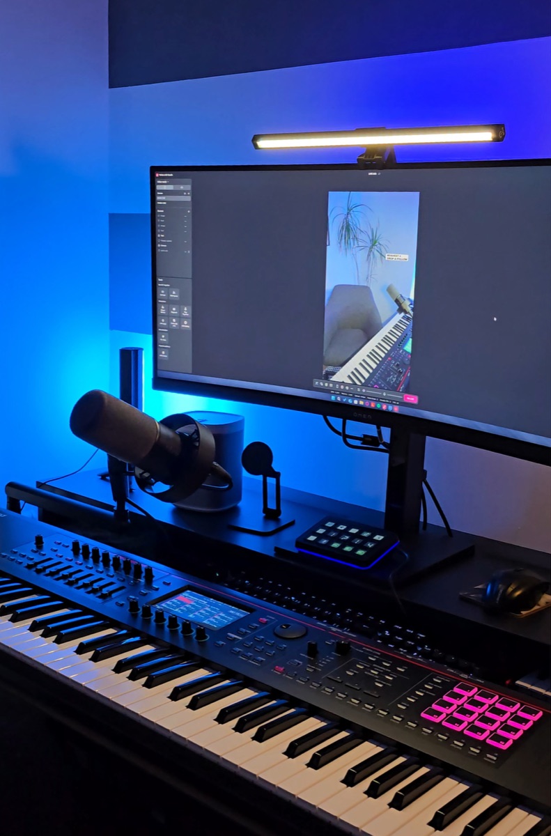 Austin’s piano streaming setup with a synthesiser, microphone, Stream Deck and monitor running TikTok LIVE Studio